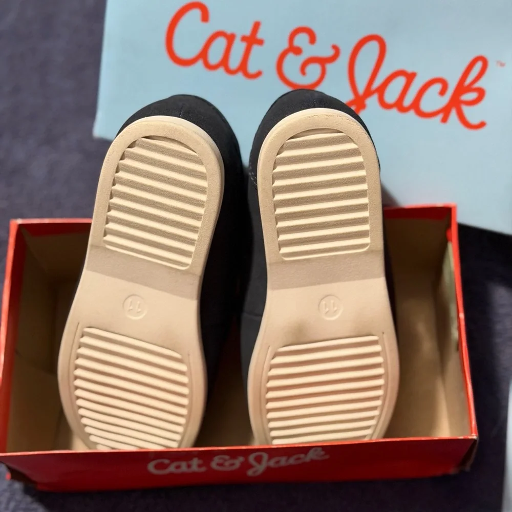 Cat & Jack comfortable dark